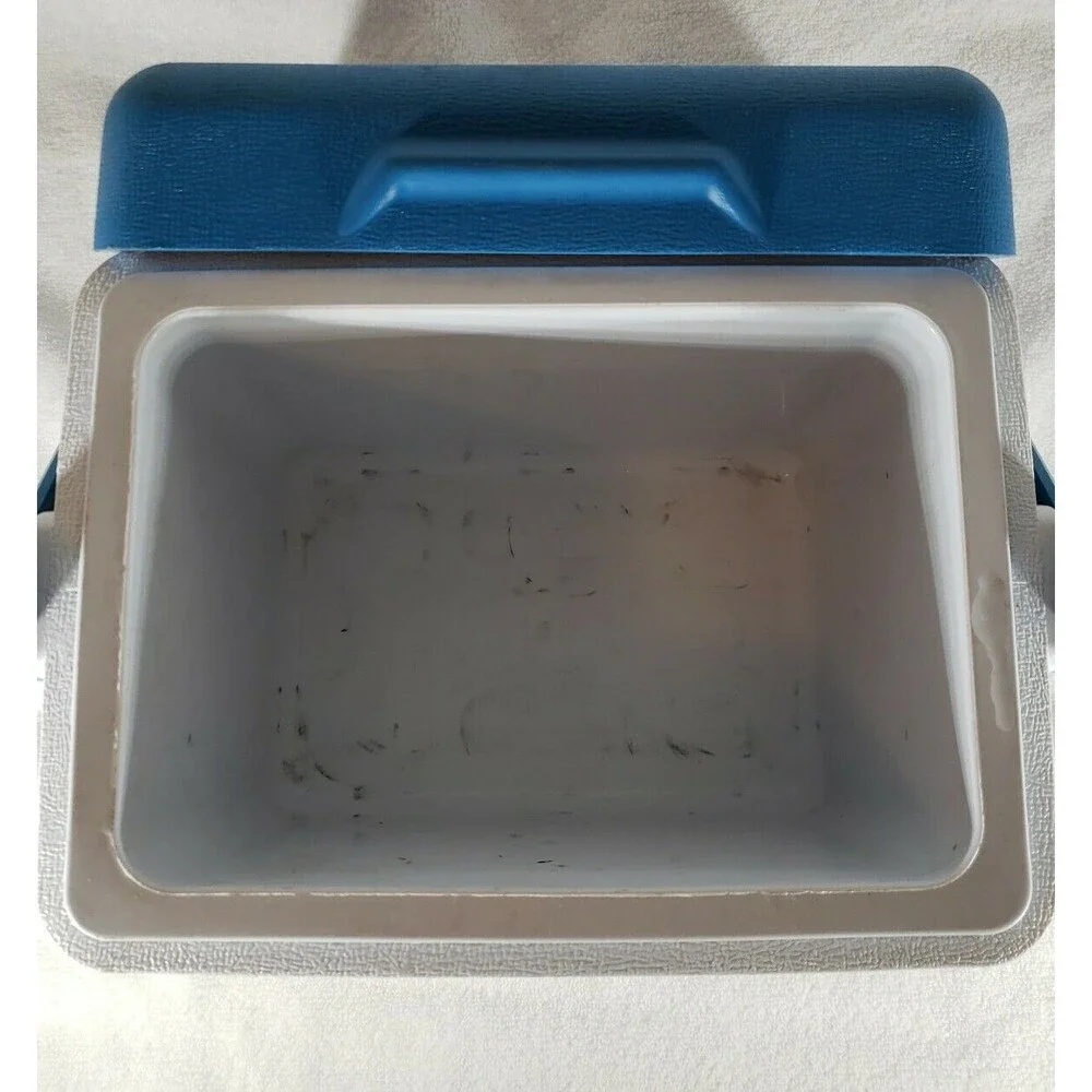 Rubbermaid Sport Cooler 6 Vintage White Blue with Handle Fishing Collectible